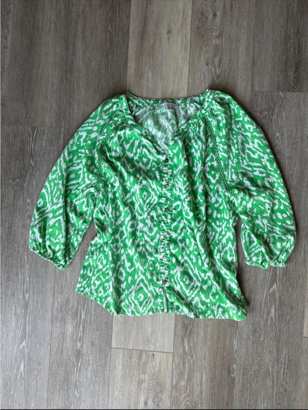 Emily Daniels Green Patterned Button-Front Women's Shirt